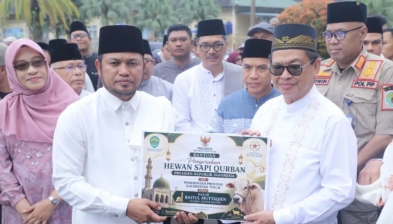 Gubernur Kaltim serahkan Sapi Kurban dari istana negara